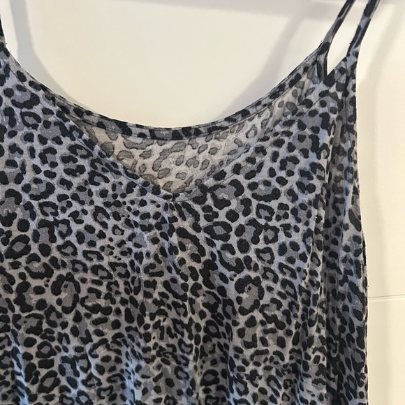 Zenana Outfitters Tops - Zenana Outfitters Gray Leopard Print Top